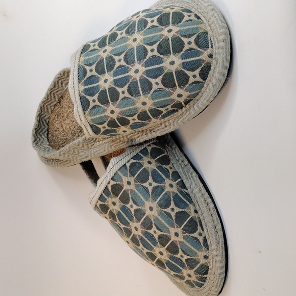 Slippers - Picture 1 of 2